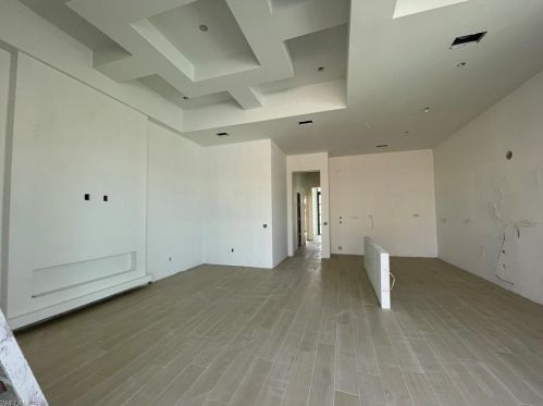 681 93 Ave, Naples FL 34108-2438 exterior