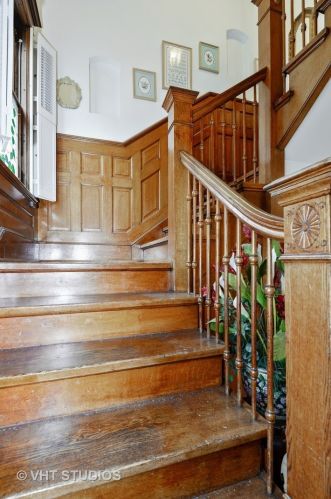 6300 Louise Ave, Chicago IL 60646-4008 exterior