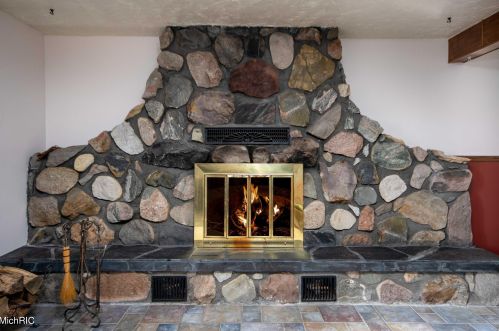 3653 108 St, Byron Township MI 49315-8705 exterior