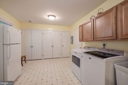 1621 Linway Park Dr, Mc Lean VA 22101-4149 exterior