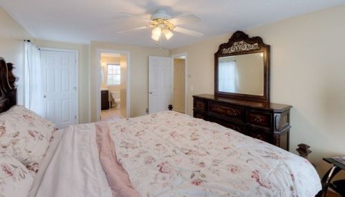 9 Quaker Rd, Worcester MA 01602-2298 exterior