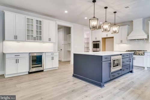 6208 Kellogg Dr, Mc Lean VA  22101-3121 exterior