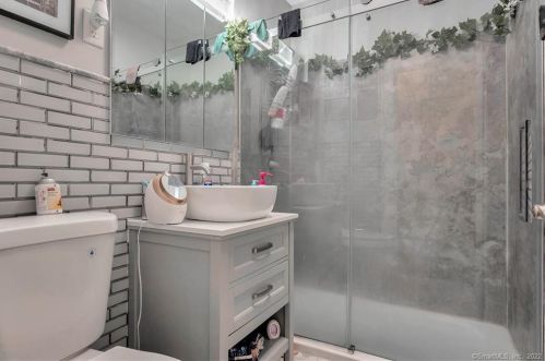 316 Monroe St, New Britain CT 06052-1628 exterior