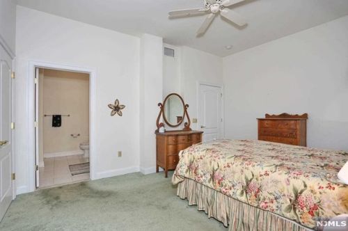 4202 Rio Vis Dr, Mahwah NJ 07430-4510 exterior