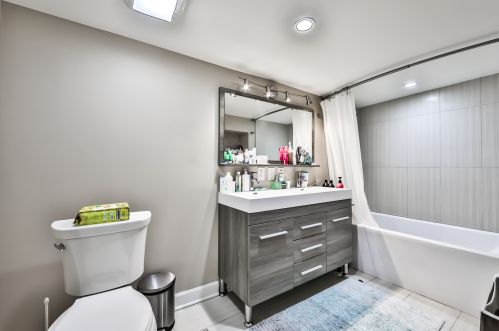 2335 Moffat St, Chicago IL 60647-4312 exterior