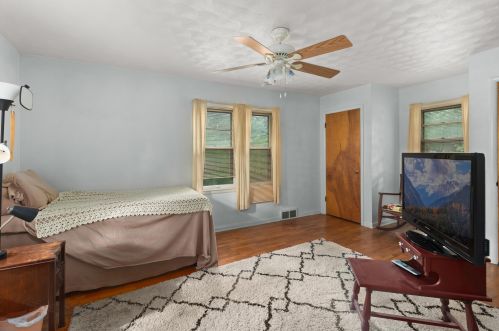 7633 Lk Wood Dr, Kalamazoo MI 49002-4337 exterior