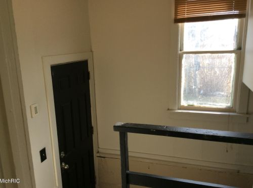 210 Hackley Ave, Meskegon MI 49444-1060 exterior