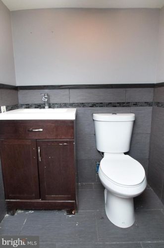 1144 4 St, Philadelphia PA 19133-3208 exterior