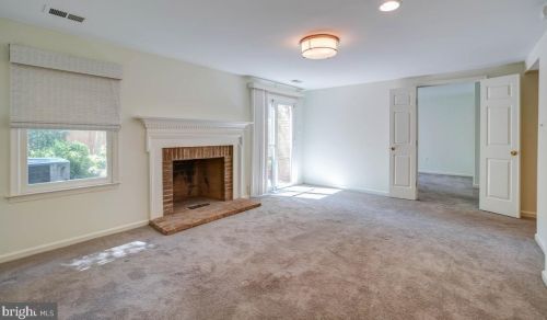 10135 Crestberry Pl, Bethesda MD 20817-1266 exterior