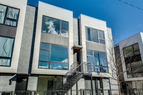 450 Oak St, Chicago IL 60610-7298 exterior