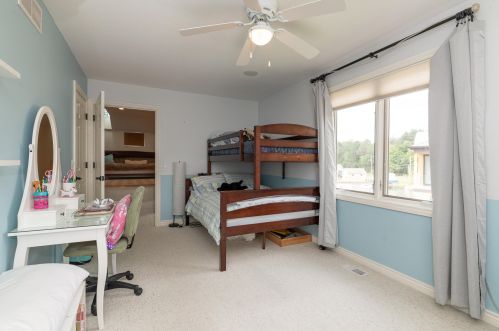 952 Eagle Lk Dr, Kalamazoo MI 49009-8429 exterior