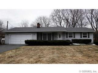 17 Ledgewood Dr, Rochester, NY 14615-1423