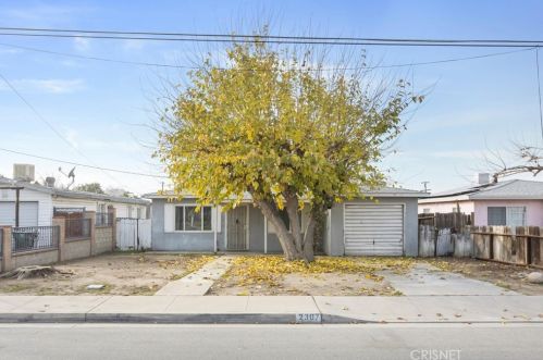 2307 Castro Ln, Bakersfield, CA 93304-4707
