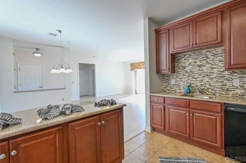 306 Regency Pl, Woodbridge NJ 07095-1036 exterior