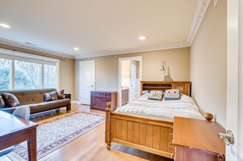 21 Southfield Rd, Edison NJ 08820-3141 exterior