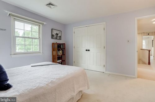 8909 Linton Ln, Alexandria VA 22308-2438 exterior