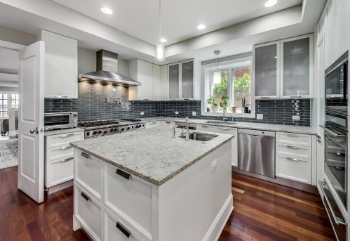 579 Hawthorne Pl, Chicago IL  60657-2922 exterior