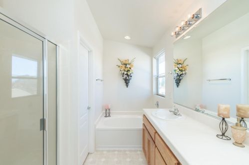 1375 Kerslake Cir, Folsom CA 95630-8460 exterior