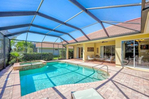 7476 Treeline Dr, Naples FL 34119-9727 exterior