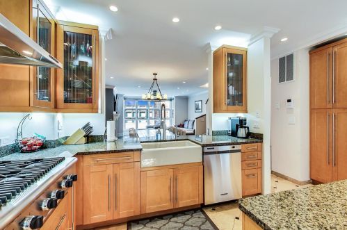 777 Melrose St, Chicago IL 60618-6318 exterior