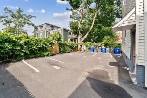 91 Peace St, Providence RI 02907-1550 exterior