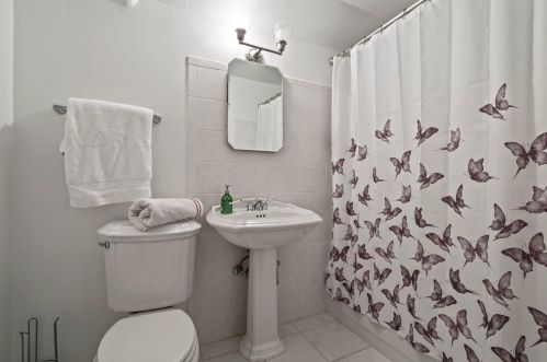 3019 Smt Ave, Milwaukee WI 53211-3463 exterior