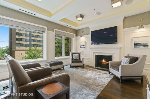 1449 Astor St, Chicago IL 60610-1608 exterior