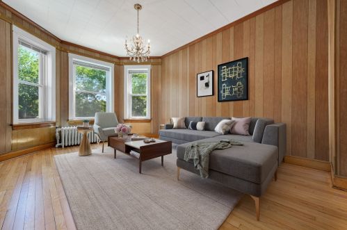 2008 Addison St, Chicago IL 60618-6102 exterior