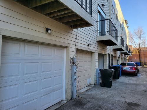 736 Kedzie Ave, Chicago IL  60612-3367 exterior