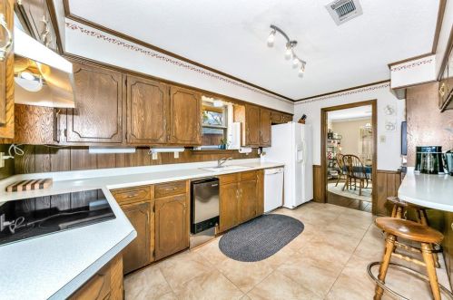 1909 Grn Oaks Dr, Irving TX 75061-2138 exterior