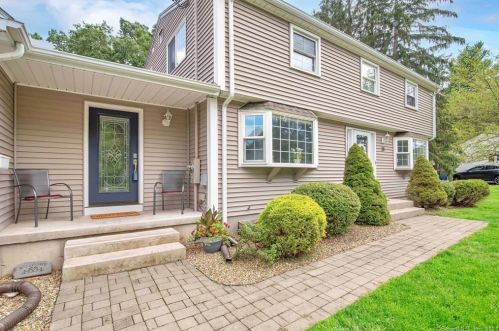 20 Hemlock Dr, Enfield, CT 06082-2706