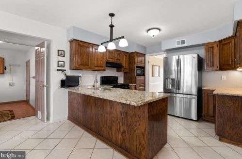 2 Granby Ct, Rockville MD 20855-1406 exterior