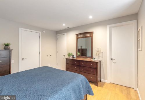 1436 Bainbridge St, Philadelphia PA 19146-1807 exterior