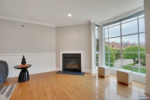 141 Hudson Cv, Edgewater NJ 07020-1480 exterior