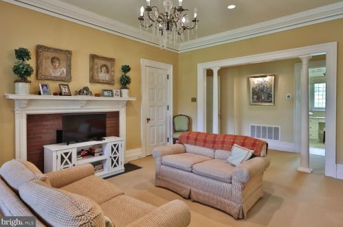 455 Chestnut Hill Ave, Philadelphia PA 19118-2712 exterior