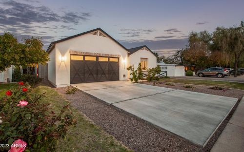 4239 42nd St, Phoenix AZ  85018-4207 exterior