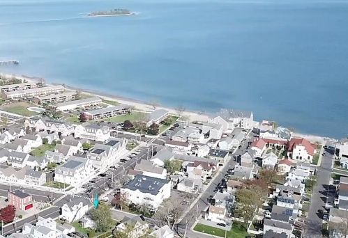 96 Stowe Ave, Milford CT 06460-6024 exterior