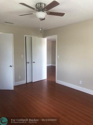 2472 Dixie Hwy, Boca Raton FL 33431-6812 exterior