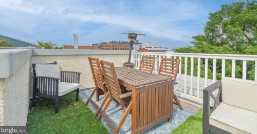 1018 Leithgow St, Philadelphia PA  19123-1421 exterior