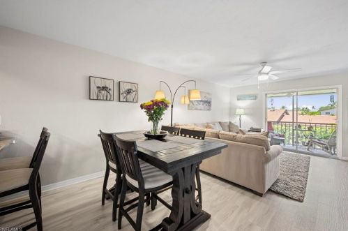 154 Cypress Way, Naples, FL 34110-1219