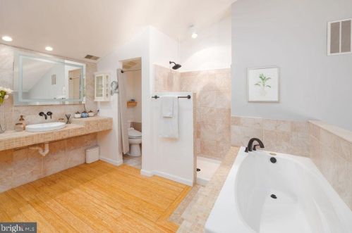 2456 Garnett Dr, Alexandria VA  22311-4908 exterior