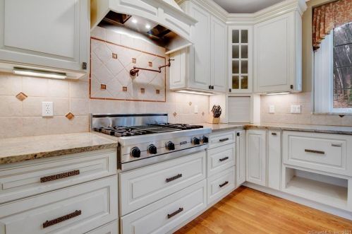 87 Frst Hl Dr, Farmington CT exterior