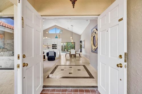 374 Prairie Rose Ln, Boca Raton, FL 33487-1404