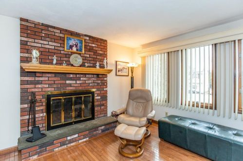 8 Ferncrest Dr, Providence RI 02919-3503 exterior