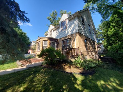 4532 Austin St, Milwaukee, WI 53207-5806