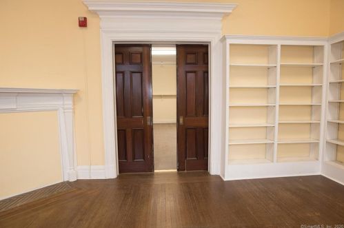 351 Main St, Ridgefield CT 06877-3810 exterior