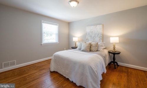 303 Raymond Ave, Alexandria VA 22301-1038 exterior