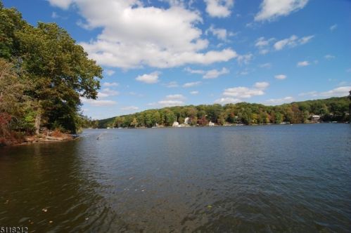 161 Hudson Ave, Hopatcong NJ  07843-1708 exterior