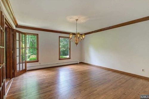 36 Saddle River Rd, Upper Saddle River NJ  07458-3205 exterior