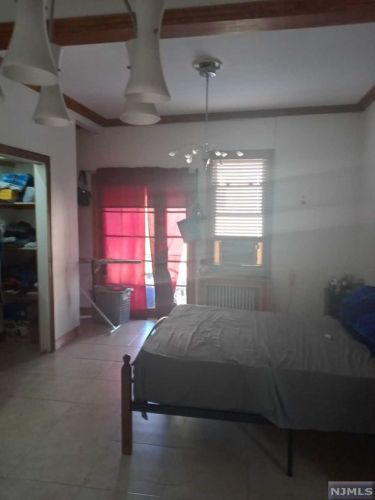 423 Sherman Pl, Fairview NJ 07022-1818 exterior